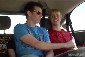 Horny Gay dudes have some threeway fun