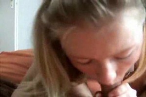 Amateur teen girlfriend sucking cock