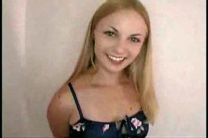 Gorgeous amateur teen gags huge cock