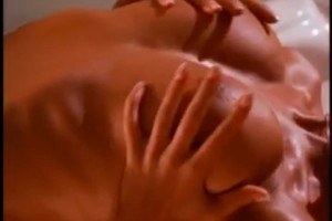 Super Sexy Babe Posing On The Bathtub