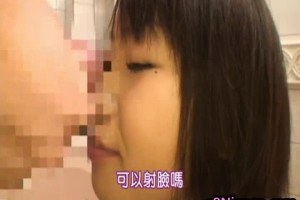 Japanese beauty  gets a sticky facial