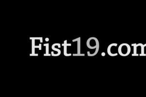 Two babes in pussy fisting