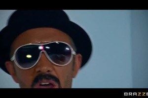 Sexy babes shaking ass in HD and then getting anal