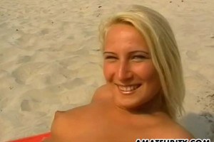 Blonde chick suck and fuck on the beach