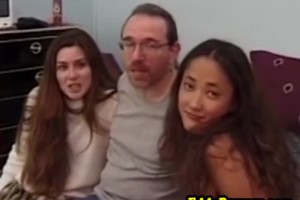 Amateur dude does two pussies