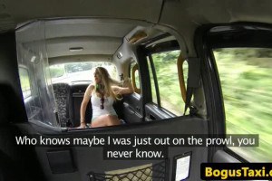 Busty light-haired passenger rims cabbie and gets pumped on the backseat