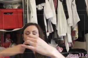 Lara Latex posh English mature fingers girlfriend before sucking dick in 3way