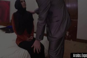 Curvy Arab babe convinced to fuck this guy for money