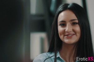 Eliza Ibarra sweet 19yo is into much older men 