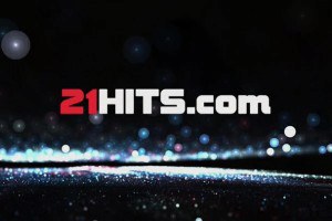 Posh milf Savannah Secter sucks POV cock after shower