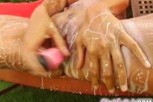 Soapy Lara has her cunt toyed