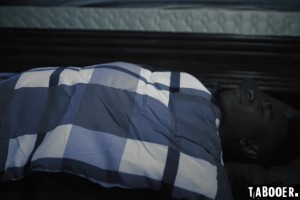 Wife Mona Wales needs an extra cock in bed