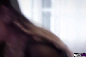 Lulu seduces her dad's former golfing buddy