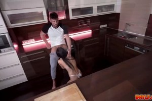 Skinny MILF Arlenne is lucky to have Maximo ready for her mature twat