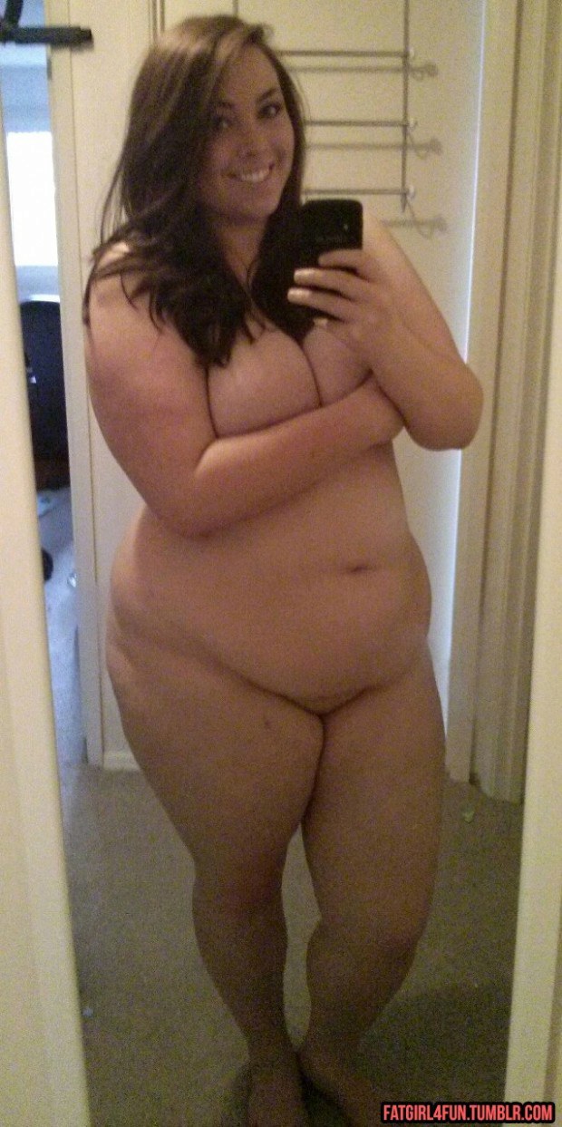 Ultra chubby doll takes a sexy selfie