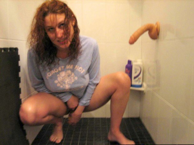 Amateur masturbates in the shower 