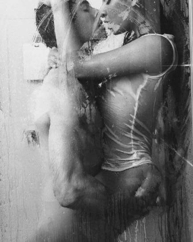 Hot babe gets fucked in the shower by lover