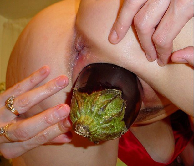 Wife stuffs an eggplant inside her loose vag