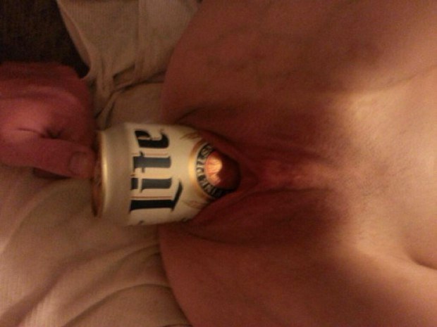 Wife takes a beer can inside her loose pussy