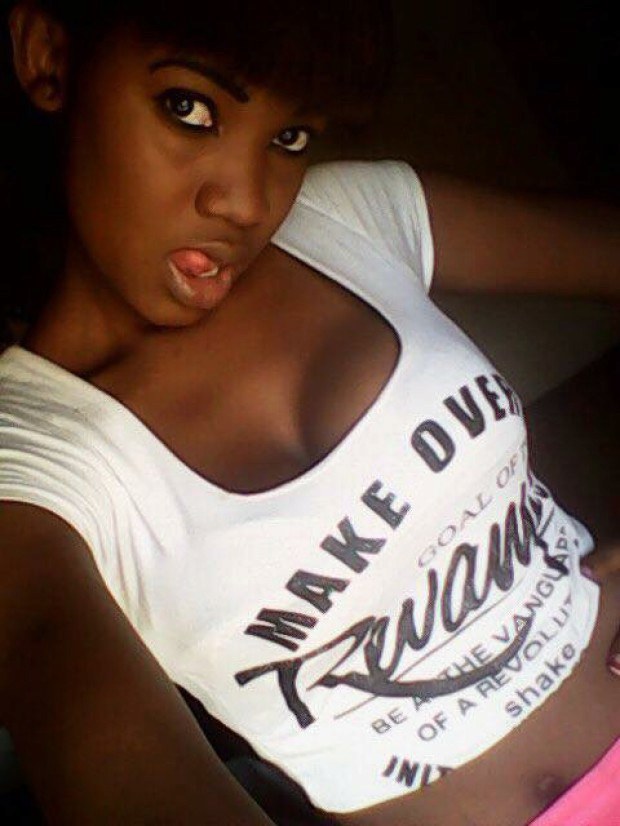 Kinky ebony amateur teases on webcam