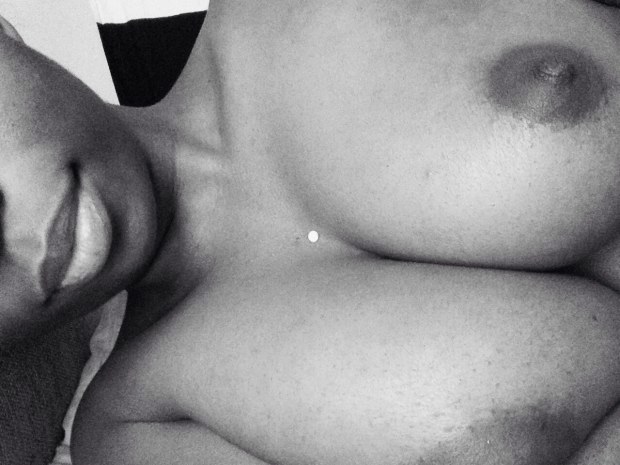 Ebony amateur takes sexy pics of her boobs