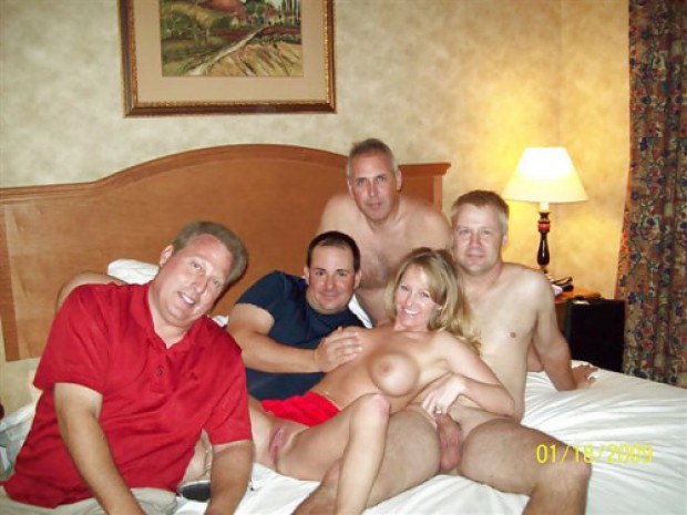 Swinger wife with big tits is in bed with four men