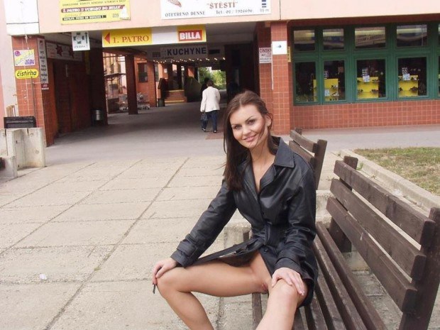 Beautiful Exhibitionist Shows Her Pussy On The Public Bench