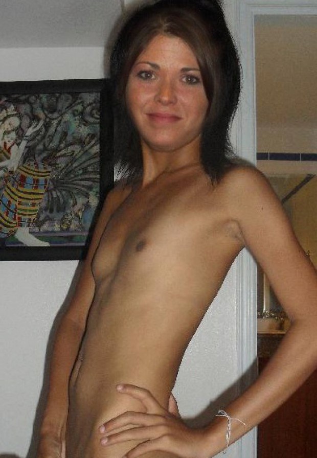 shaved skinny brunette amateur