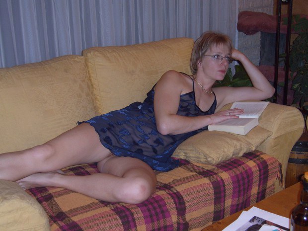 Claudine Reads Her Book With No Panties On