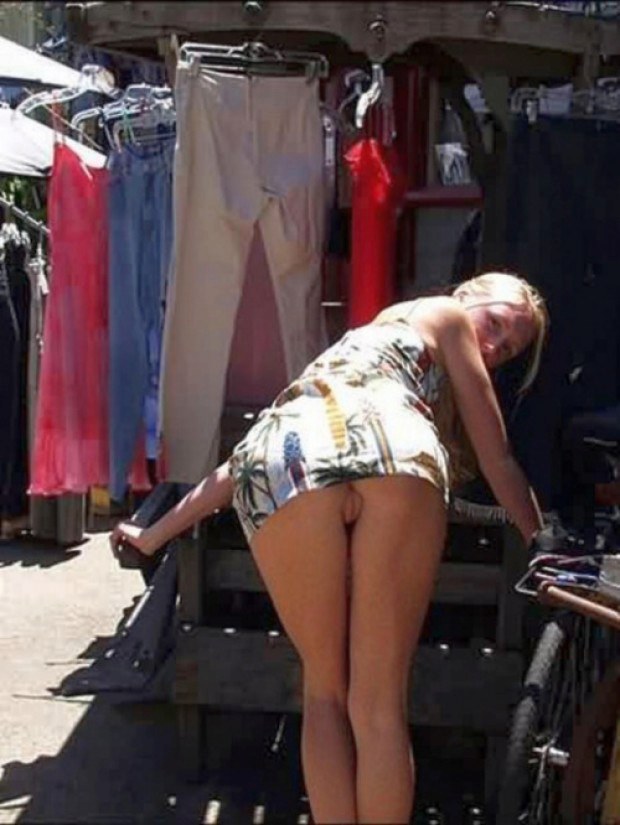 Amateur Swinger Shows Upskirt In Public