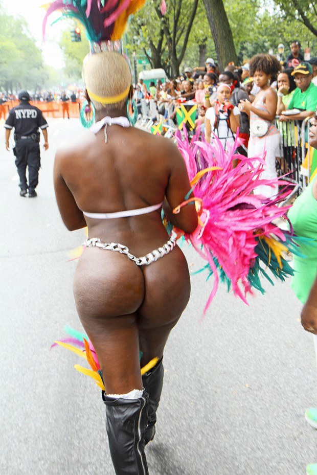 Big booty ebony walking during parade