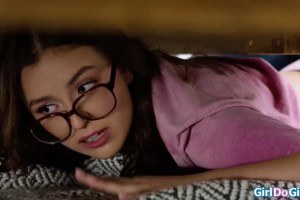 Stuck stepdaughter Leana Lovings asks stepmom Lexi Luna for help